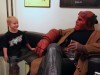Hellboy se détend avec son nouveau pote Zach