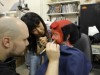 Zachary en pleine séance de maquillage