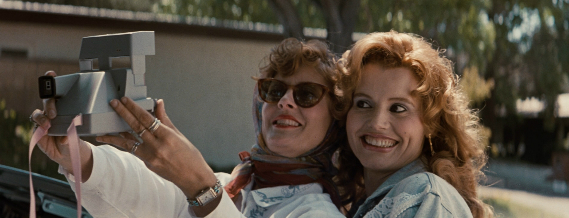 Thelma Et Louise Geena Davis Et Susan Sarandon Refont Leur Selfie 