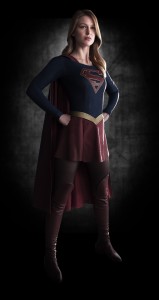 supergirl-premiere-image-de-melissa-benoist-en-costume