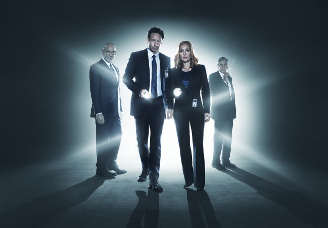the-x-files-revival-mulder scully homme a la cigarette skinner