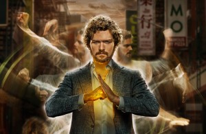 avec-iron-fist-image-une-finn-jones-coup-de-oing-mal-vise-critique