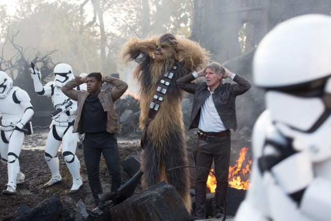 critique star wars image centre han solo Rey Princesse leia JJ Abrams Luke Skywalker Chewbacca
